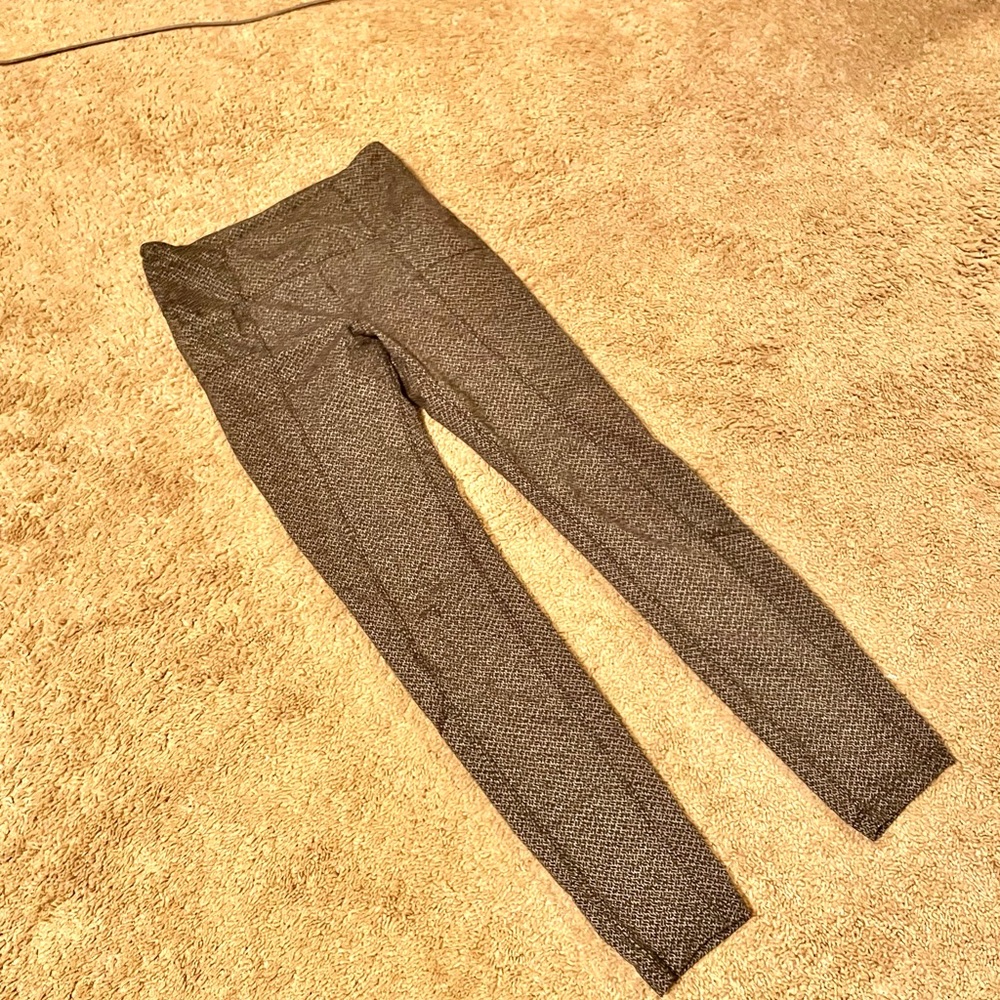 ATHLETA WOMEN'S GRAY/WHITE PRINTED ACTIVE PANT W/ BACK POCKET